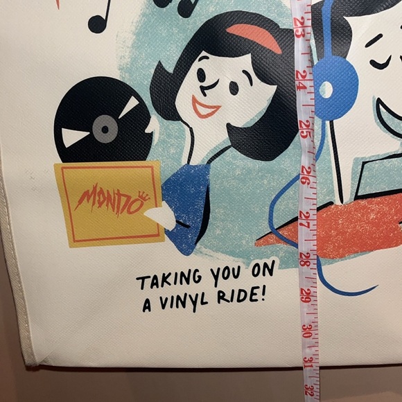 Comic Con SD 2024 FUNKOVILLE very large vinyl like shopping bag NWOT - Picture 4 of 10